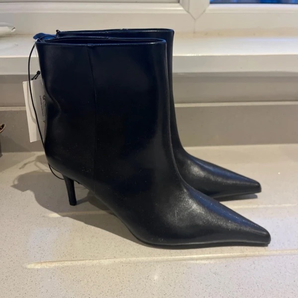 Elegant Black Heeled Boots